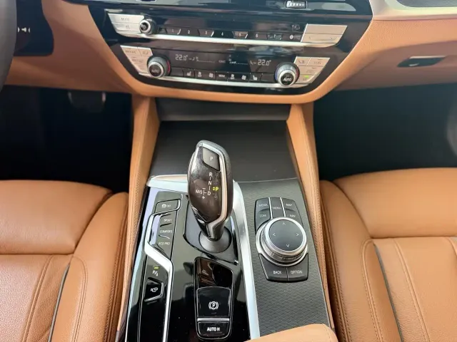 BMW 5 Series — Фото автомобиля 12