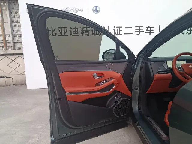 BYD Tang L — Фото автомобиля 11