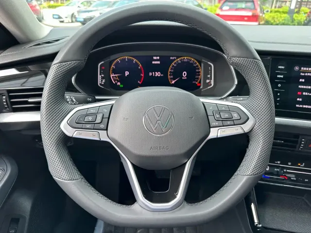 Volkswagen Passat — Фото автомобиля 17