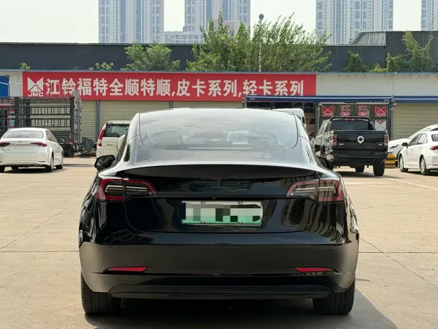 Tesla Model 3 — Фото автомобиля 8