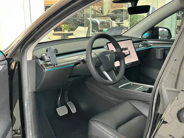 Tesla Model Y — Фото автомобиля 4