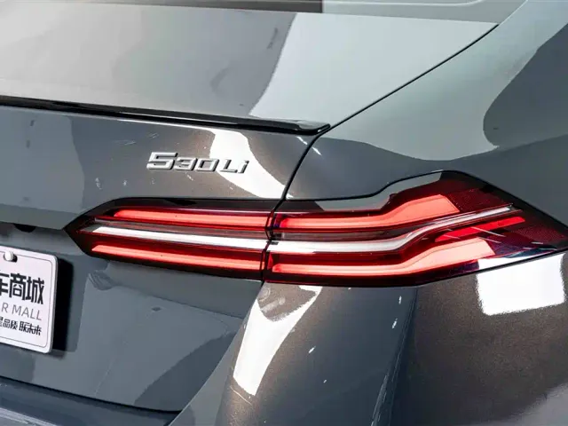 BMW 5 Series — Фото автомобиля 8