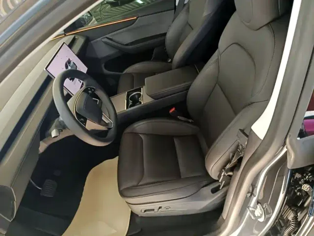 Tesla Model Y — Фото автомобиля 14