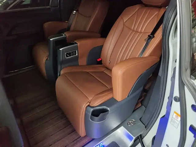 Toyota Sienna — Фото автомобиля 16