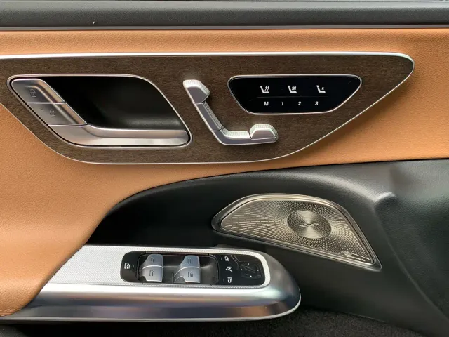 Mercedes-Benz E-Class — Фото автомобиля 21