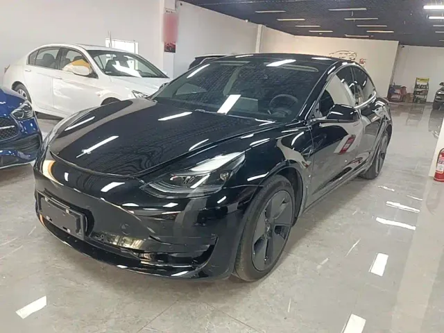 Фотография автомобиля — Tesla Model 3