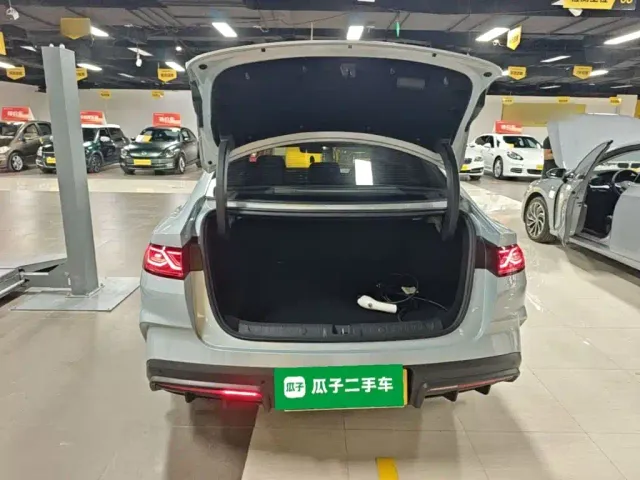 BYD Qin L — Фото автомобиля 18