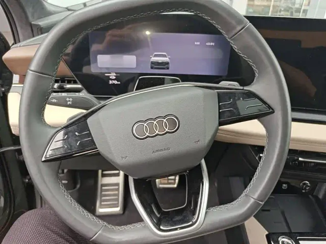 Audi Q6L e-tron — Фото автомобиля 10