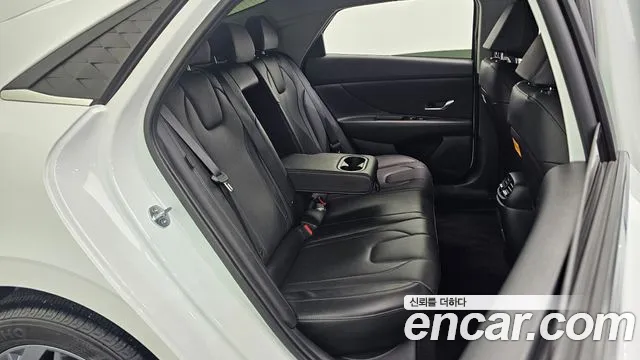 Hyundai Avante CN7 — Фото автомобиля 11