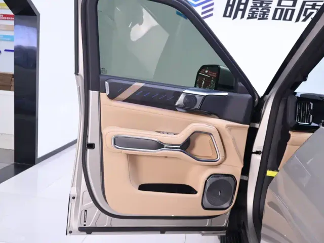 BYD FangChengBao Leopard 8 — Фото автомобиля 18
