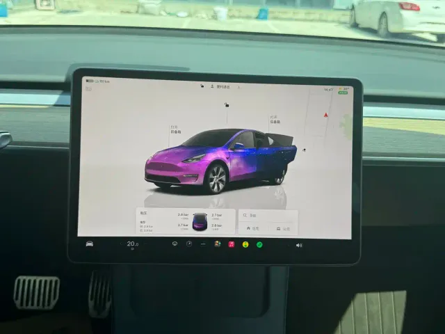Tesla Model Y — Фото автомобиля 8