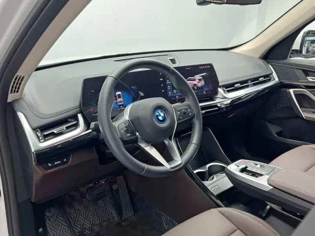 BMW iX1 — Фото автомобиля 13