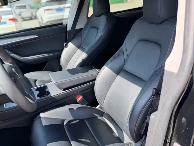 Tesla Model Y — Фото автомобиля 26