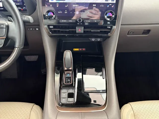Toyota Alphard — Фото автомобиля 10