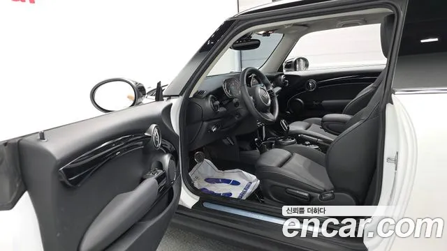 Mini Cooper Cooper Classic Plus Launch Pack — Фото автомобиля 8