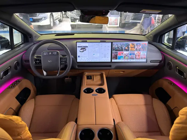 Li Auto i8 — Фото автомобиля 12