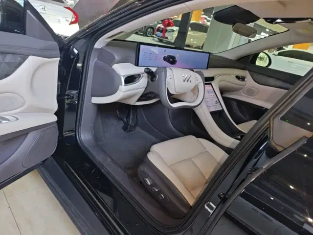 IM Motors L6 — Фото автомобиля 15