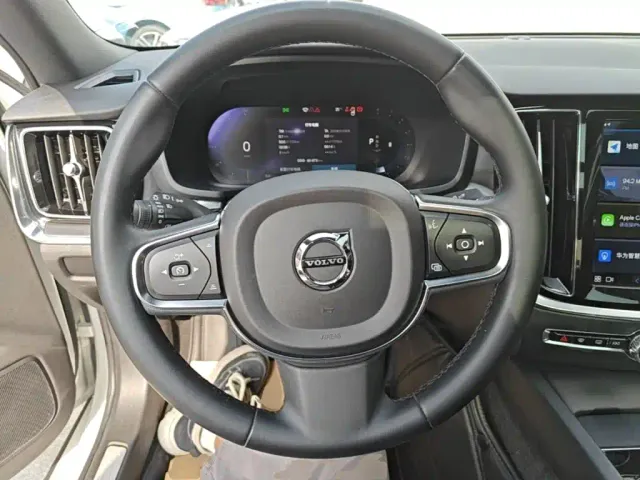 Volvo S60 — Фото автомобиля 10