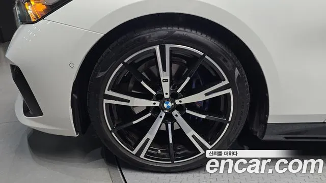 BMW 5-Series 5 серия (G60) 530i xDrive M Sport — Фото автомобиля 5