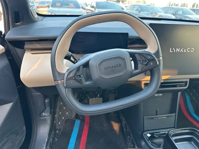 Lynk & Co Z20 — Фото автомобиля 5
