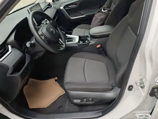 Toyota RAV4 — Фото автомобиля 14