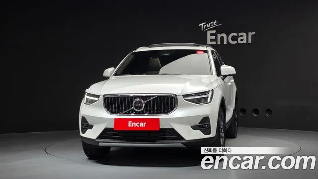 Volvo XC40 — Фото автомобиля 3