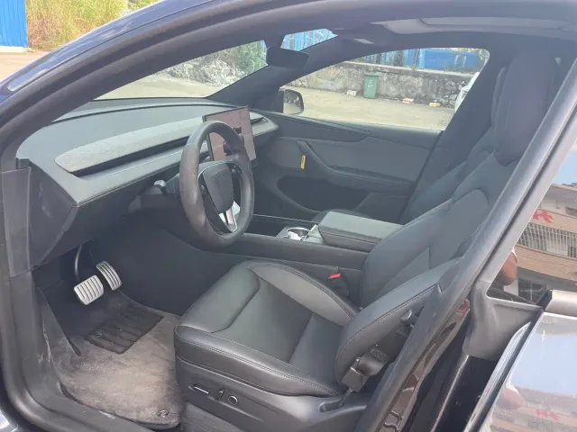 Tesla Model Y — Фото автомобиля 9