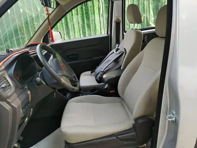 Wuling Hongguang V — Фото автомобиля 14