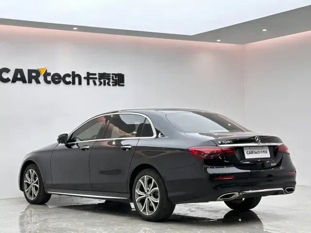 Mercedes-Benz E-Class — Фото автомобиля 3