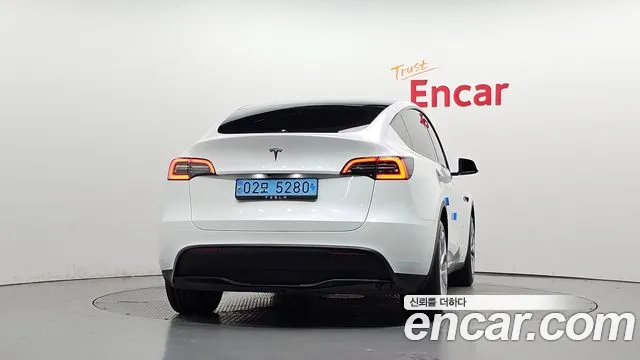 Tesla Model Y — Фото автомобиля 3
