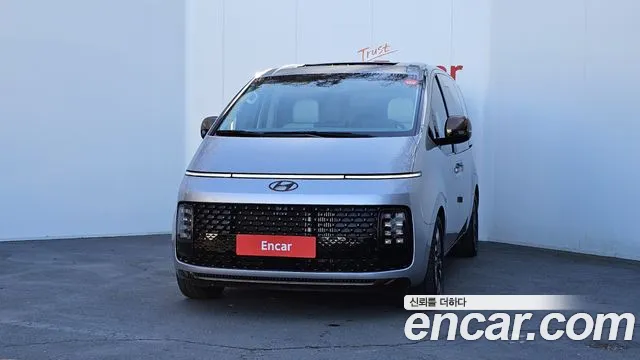 Hyundai Staria Staria 4WD Lounge 9 мест — Фото автомобиля 3