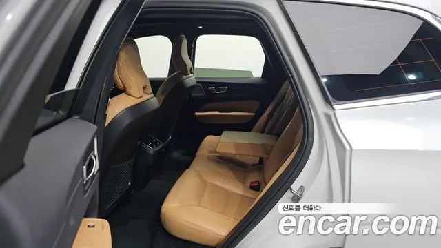 Volvo XC60 Generation 2 — Фото автомобиля 11