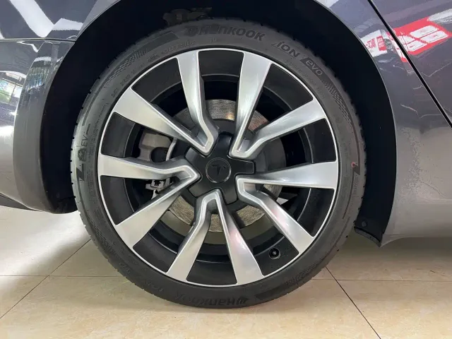 Tesla Model 3 — Фото автомобиля 26