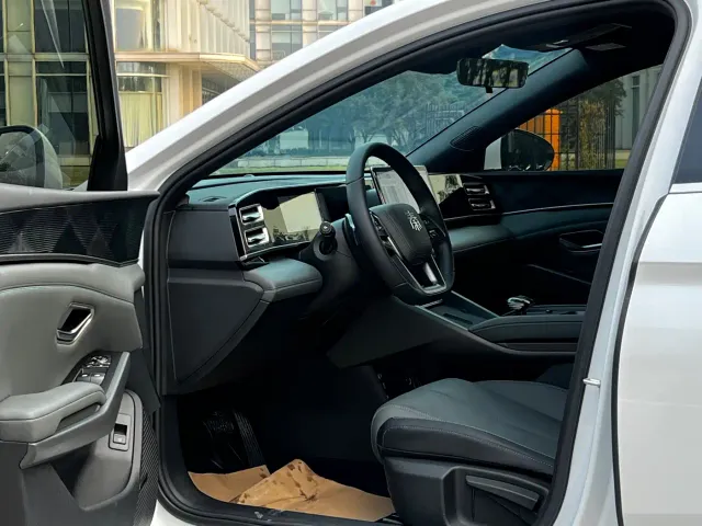BYD Qin L — Фото автомобиля 8