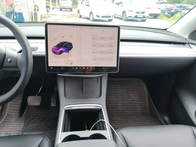 Tesla Model Y — Фото автомобиля 12