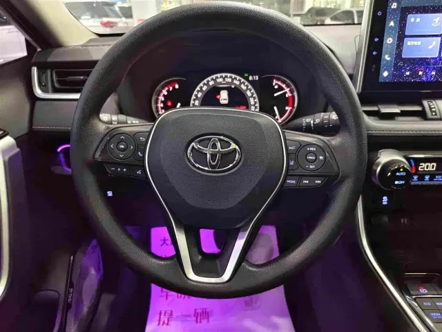 Toyota RAV4 — Фото автомобиля 8