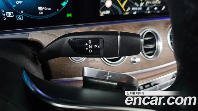 Mercedes-Benz E-Class — Фото автомобиля 9