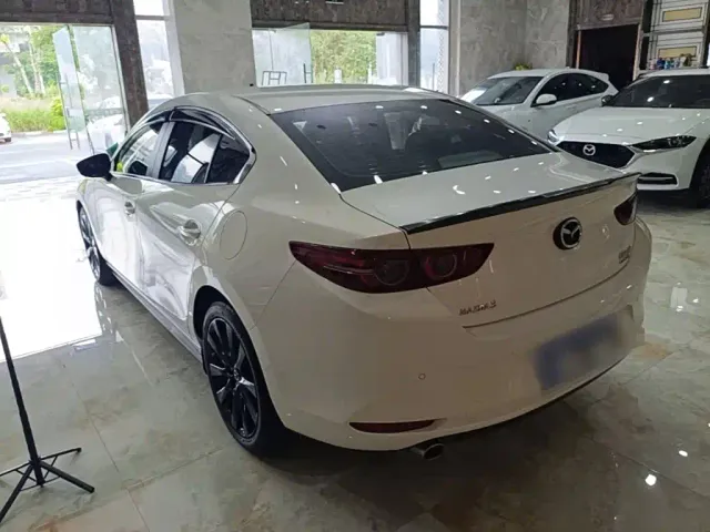Mazda Axela — Фото автомобиля 4