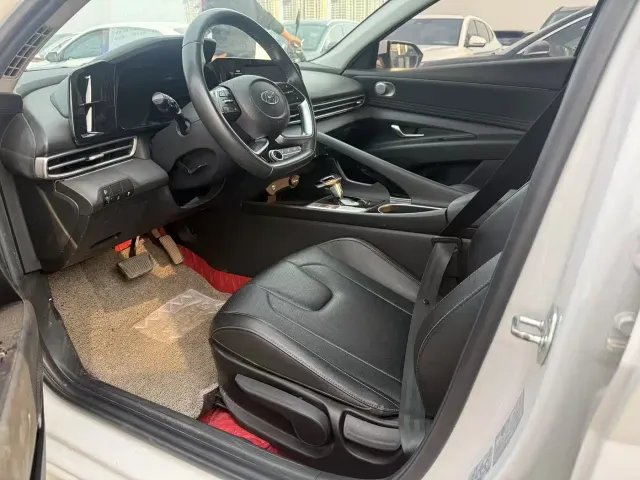 Hyundai Elantra — Фото автомобиля 4