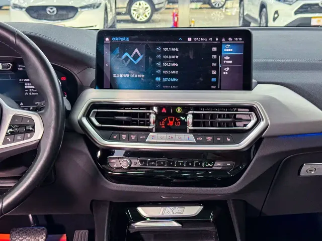 BMW iX3 — Фото автомобиля 12