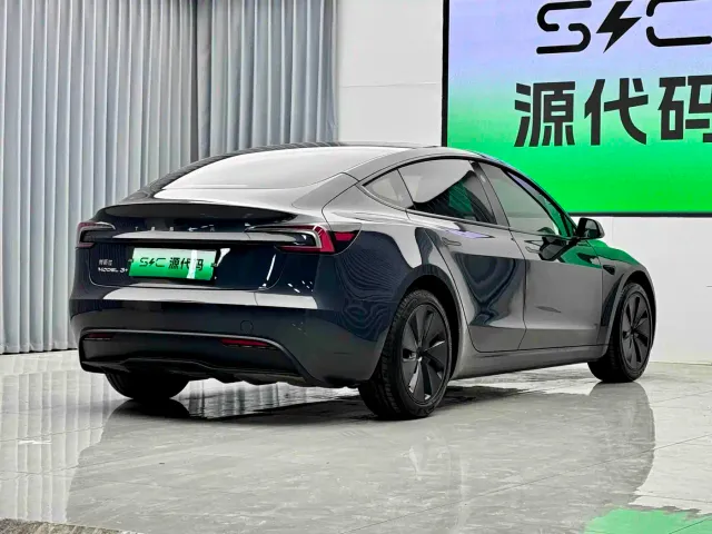 Tesla Model 3 — Фото автомобиля 18
