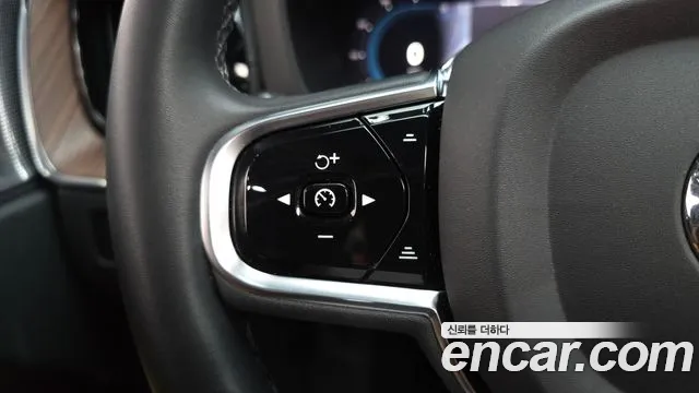 Вольво XC60 — Фото автомобиля 15