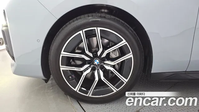 BMW 7-Series 7 серия (G70) 740i xDrive M Sport — Фото автомобиля 5