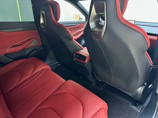 Xiaomi SU7 — Фото автомобиля 12