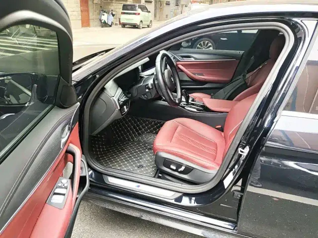 BMW 5 Series — Фото автомобиля 3