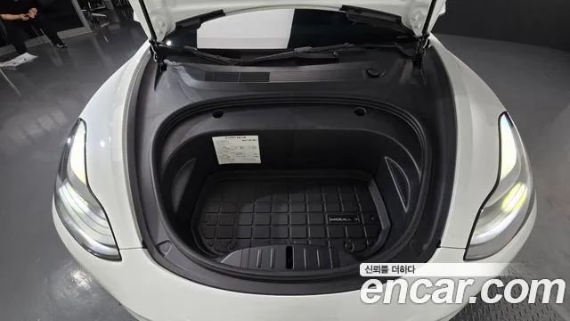 Tesla Model 3 — Фото автомобиля 6