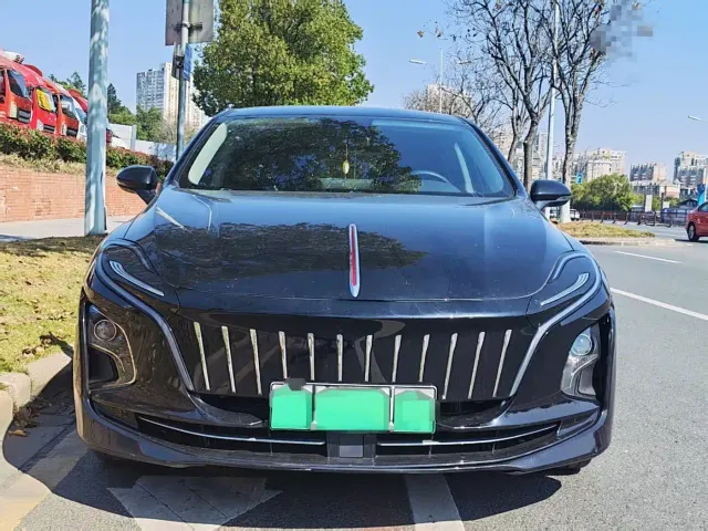 Hongqi E-QM5 — Фото автомобиля 3