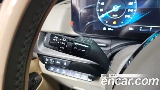 Kia Carnival Generation 4 — Фото автомобиля 20