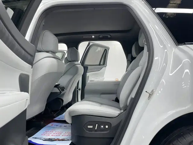 Nio ES8 — Фото автомобиля 9