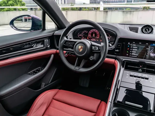 Porsche Panamera — Фото автомобиля 26